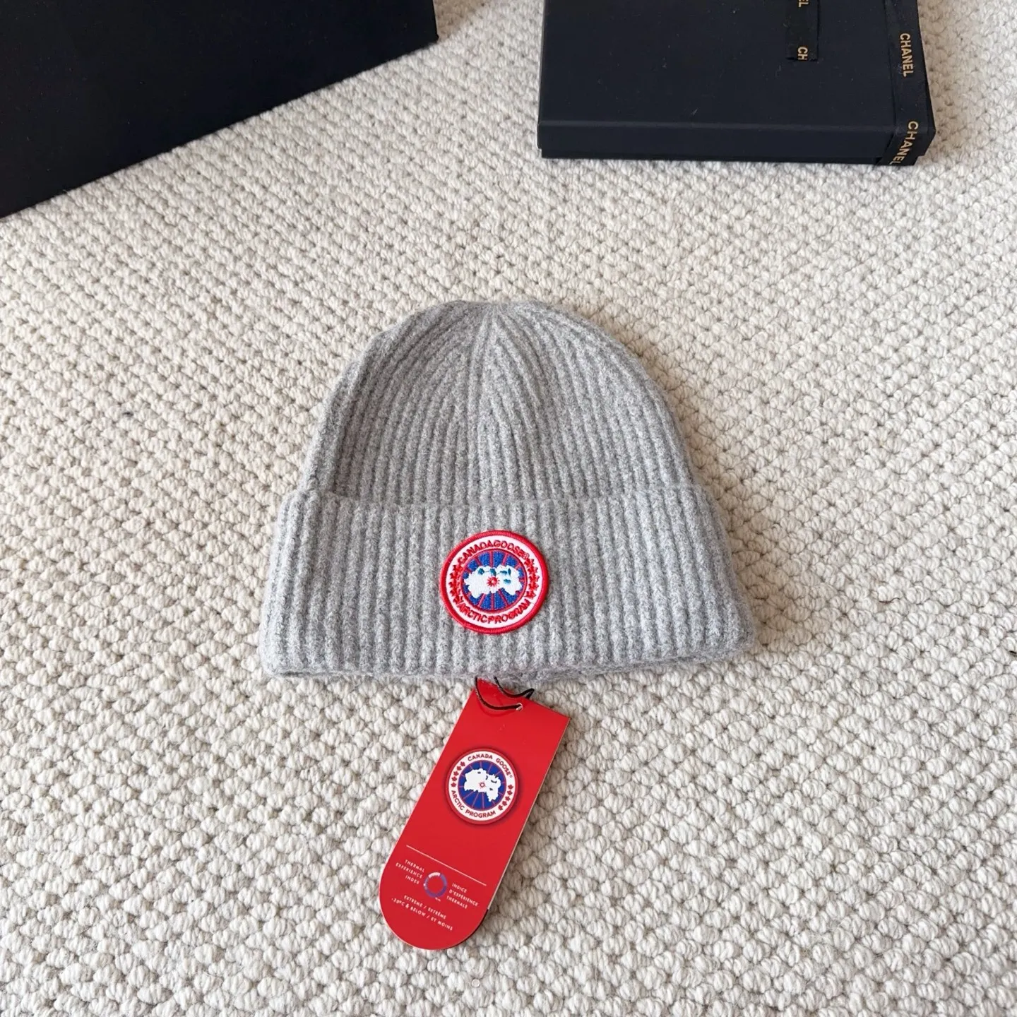 💰60 CANADA GOOSE Canada Goose winter warm cashmere cold hat. Rabbit wool material, thick feel, not easy to deform. Fashionable and versatile couple hat, imported embroidery logo, cashmere cotton yarn, sold in high quality three colors. Head circumference: 55-58cm available